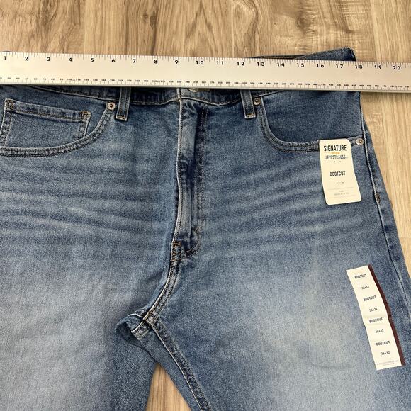 Signature by Levi Strauss & Co. Gold Label Men's Bootcut Fit Jeans 36x32 - Picture 3 of 10